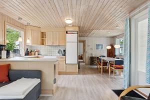 Cozy Holiday Home Close To The Beach