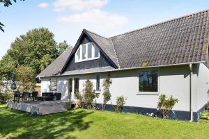 Summerhouse With Both Island Charm And Sea View