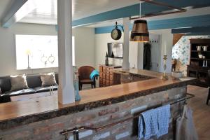 Charming Thatched-Roff House With Two Floors