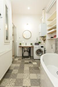Large 4BR Oasis in Central Budapest AC- BP Sky