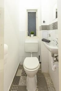 Large 4BR Oasis in Central Budapest AC- BP Sky