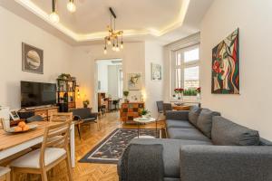 Large 4BR Oasis in Central Budapest AC- BP Sky