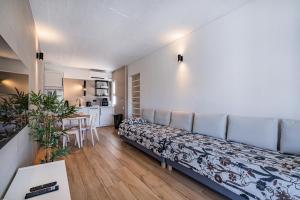 Sunny Stay Near Oura Beach