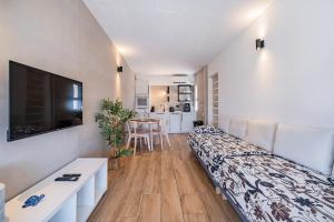Sunny Stay Near Oura Beach