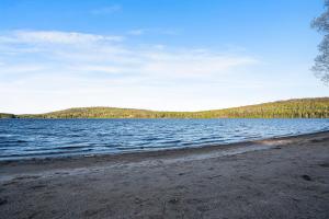 Sandy Shores Cabin on Lake St Peter with Fire Pit and BBQ