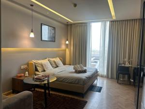 Orchid Stayz - Couple Friendly Luxury Studio with Aravali View at AIPL Joy Square at Golf Course ext