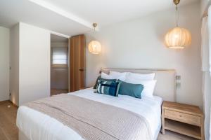 Charming Sea View Apartment - 2 BR
