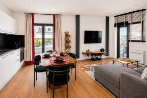 LIV - Upscale Athenian Residences