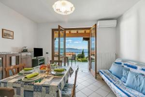Julias House lakeview & shared pool - Happy Rentals