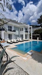 Unique C - 4 Bedroom Private Villa in Quiet Area of Ovacik
