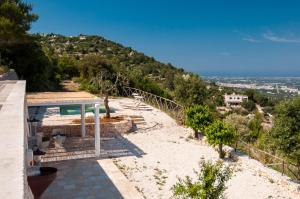 HelloApulia - Panoramic View Trulli Retreat with Private Pool