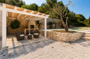 HelloApulia - Panoramic Sea View Trulli Retreat with Private Pool