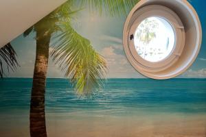 Chic apartment between the sea and palm trees