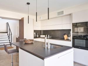 Villa piscine, clim, parking, proche golf - 8 pers. - FR-1-792-50