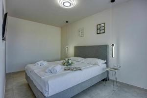 Villa Samara with Pool - Happy Rentals