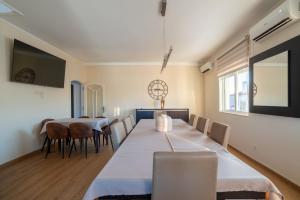 Luxe Penthouse, BBQ, jacuzzi, games, ocean view, Oura 2-min walk - By Seareen
