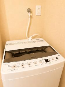 天下茶屋徒歩圏内 花園町駅徒歩3分 難波 梅田に直通 トイレと浴室付き まるまる貸切 部屋35平 303室