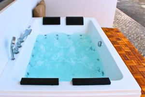 Villa Penim - Countryside Villa with Jacuzzi, Garden with BBQ & Stunning Views