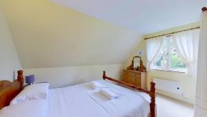 88 Strawberry Hill, Tolroy Manor