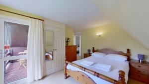88 Strawberry Hill, Tolroy Manor