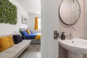F1 Modern Studio Flat - Prime TV - Parking - WiFi