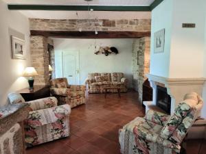Gite Bacquiès - swimming pool and enclosed garden
