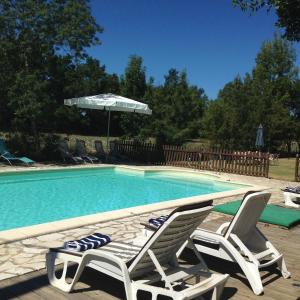 Gite Bacquiès - swimming pool and enclosed garden