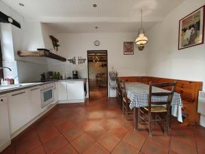 Gite Bacquiès - swimming pool and enclosed garden