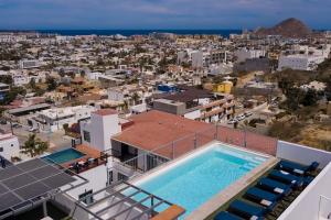 Hotel Room with Ocean-View Rooftop Infinity Pool, AC, Gym - Dog-Friendly