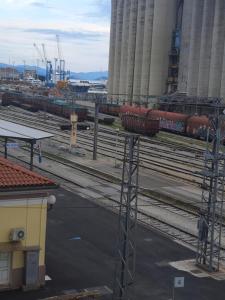 Peron 4-City & Station Stay
