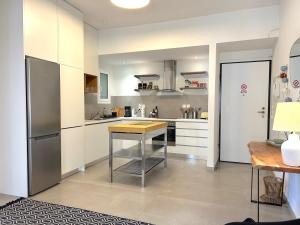 Bright Stylish 1BR in Central Athens Varnava Sq