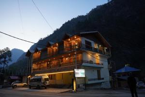 Hotel Mid Orchard Kasol -River Side