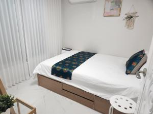 Mapo Hanok Vibe 3BR Group Home 4 Queen Beds