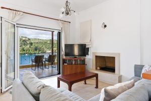 Villa Argiri Meganisi - Seafront luxury villa, p-pool, seaviews, walk to beach