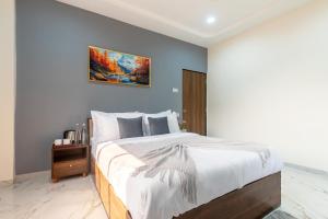 Alaya Stays Ansh Villa Luxury 4-BHK Pet-friendly Getaway with Private Pool, Lawn & Sports Turf Near Solanpada Dam & Sahyadri Waterfall