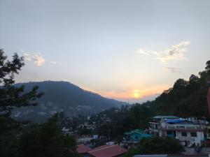 Buransh Family Hometay