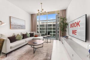Free housekeeping visits during your stay - StayShort - 1 Bed Apartment in Meydan Sleeps 2 with Balcony