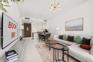 Free housekeeping visits during your stay - StayShort - 1 Bed Apartment in Meydan Sleeps 2 with Balcony