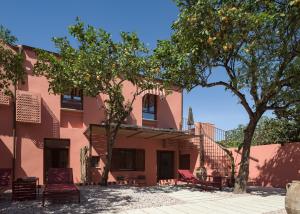 Spartacus Garden Boutique Suites