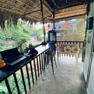 Duck & Drift - a Sleeper Hostel - Just 1,7km from Airport