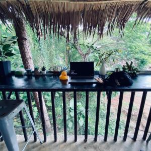Duck & Drift - a Sleeper Hostel - Just 1,7km from Airport