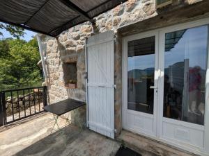 Studio avec terrasse au calme entre nature & montagne