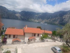 Villa with sea view, garden,parking
