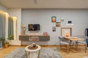 BlancHaus Stays - Luxury Retreat I Viman Nagar I Near Pune Airport