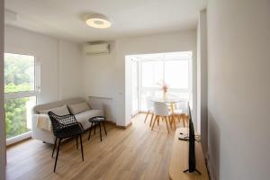 141-Fully Renovated, Shared Pools & Garden