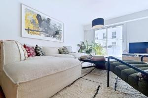 Spacious bright flat near Nation