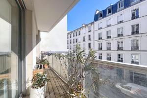 Spacious bright flat near Nation
