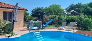 Vila Dubravka - eine Oase mit Pool im ruhigen Olivenhein