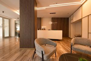 Chrispy City Living ex Nefeli