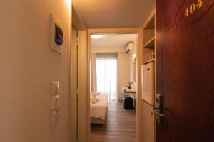 Chrispy City Living ex Nefeli